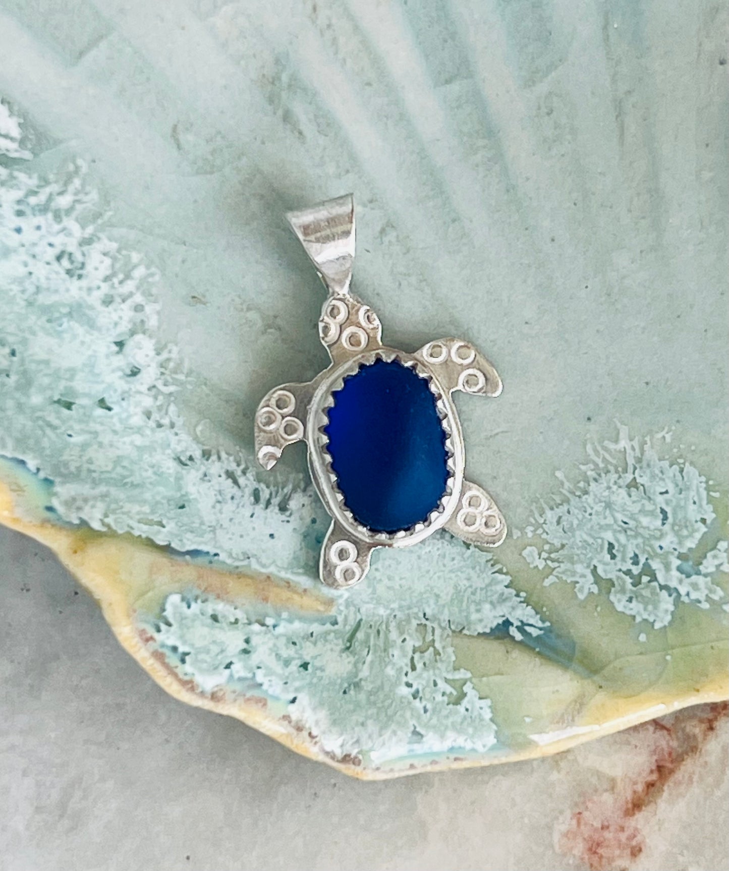 Sea Glass Turtle Pendant (f)